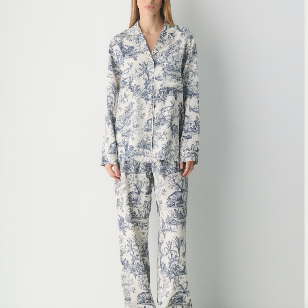 Aritzia silk Blue and White Women's Pajama Set